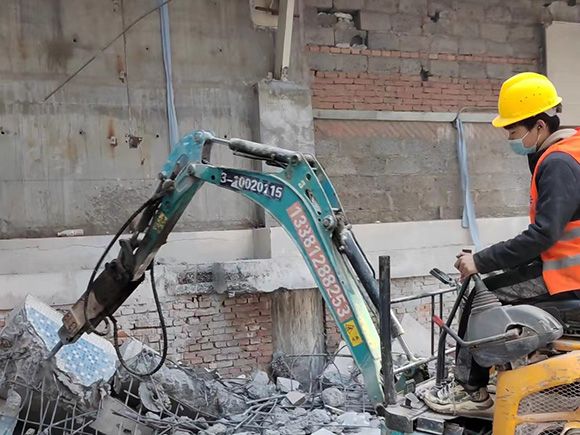 室内小型机械拆除